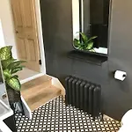 公寓 Stylish Comfortable With Free Parking