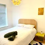Stylish Comfortable With Free Parking 公寓