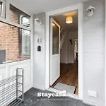 Spacious Cosy Cove With Large Driveway And Garden 度假居 *