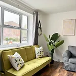 Stylish 2 Bed Centre