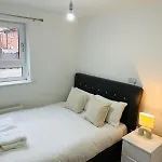 The Grounded Pearl * Manchester