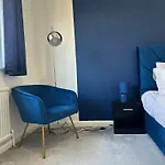 בית נופש Pool&tennis Table - Up To 40 Percent Off Old Trafford 3 Bed