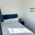 Pool&tennis Table - Up To 40 Percent Off Old Trafford 3 Bed בית נופש מנצ'סטר