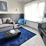 Pool&tennis Table - Up To 40 Percent Off Old Trafford 3 Bed מנצ'סטר