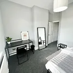 بيت للعطل Large 5-bedroom House In Salford-free Parking-sleeps 10 مانشستر