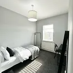 بيت للعطل Large 5-bedroom House In Salford-free Parking-sleeps 10 مانشستر