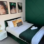 Holiday home Airport House - Long Near Hospital! *