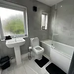 Holiday home Airport House - Long Near Hospital!