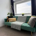 Opulent Skyline Daire