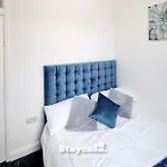 The Cowesby 4-bed Street Parking Tatil Evi Manchester