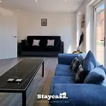 Harmony Living Modern New Build With Parking בית נופש