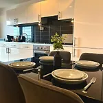Modern High-rise Flat In Media City! 2 Beds, 2 Baths Manchester