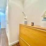 Modern High-rise Flat In Media City! 2 Beds, 2 Baths
