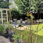 The Secret Garden Retreat With Hot Tub * Manchester