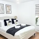 The Hidden Chapter 2 Bedrooms By Bevolve * Manchester