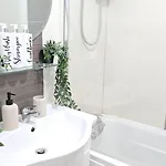 The Hidden Chapter 2 Bedrooms By Bevolve Apartment Manchester