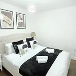The Hidden Chapter 2 Bedrooms By Bevolve Apartment *