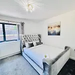 Luxury 5br With Access Daire Manchester