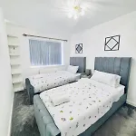 Luxury 5br With Access Daire Manchester