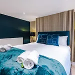 Rest&recharge At A Luxury Retreat In - Sleeps 11, 5 Bedrooms, 3 Bathrooms, Free Parking 別荘 マンチェスター