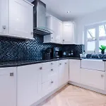 Rest&recharge At A Luxury Retreat In - Sleeps 11, 5 Bedrooms, 3 Bathrooms, Free Parking 別荘