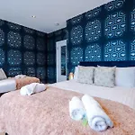 Rest&recharge At A Luxury Retreat In - Sleeps 11, 5 Bedrooms, 3 Bathrooms, Free Parking 別荘 *