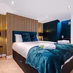 別荘 Rest&recharge At A Luxury Retreat In - Sleeps 11, 5 Bedrooms, 3 Bathrooms, Free Parking