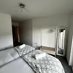 Chic 2-bed Flat - Coop Live & Ethiad Manchester