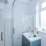 Prázdninový dům Cosy 3br Family Near Etihad And Coop Live - Free Parking! *