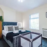 Prázdninový dům Cosy 3br Family Near Etihad And Coop Live - Free Parking! *