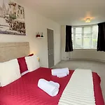 Contractor Stays, Fast Wifi, Free Parking, Work Appartement
