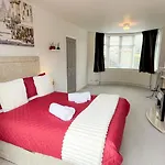 Appartement Contractor Stays, Fast Wifi, Free Parking, Work