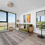 1 Bed Old Trafford Flat Rooftop Views Daire