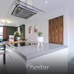 Spacious 5-bedroom Contractor House Sleeps 7 With Parking By Purestay * Manchester