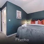 Prázdninový dům Spacious 5-bedroom Contractor House Sleeps 7 With Parking By Purestay