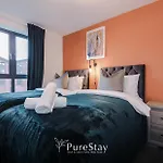 Spacious 5-bedroom Contractor House Sleeps 7 With Parking By Purestay *