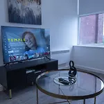 Appartement Hive Near Etihad Coop Live