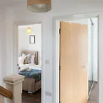 Apartman Luxury Sleeps 9 With Hot Tub & Pool