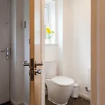 Luxury Sleeps 9 With Hot Tub & Pool Manchester