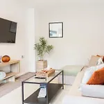 Luxury Sleeps 9 With Hot Tub & Pool Apartman Manchester