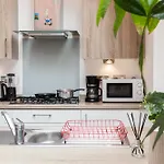 Luxury Sleeps 9 With Hot Tub & Pool Apartman Manchester