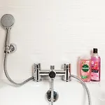 Luxury Sleeps 9 With Hot Tub & Pool * Manchester