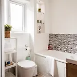 Apartman Luxury Sleeps 9 With Hot Tub & Pool