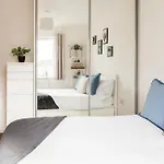 Apartman Luxury Sleeps 9 With Hot Tub & Pool