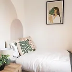 Luxury Sleeps 9 With Hot Tub & Pool Apartman Manchester