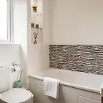 Luxury Sleeps 9 With Hot Tub & Pool *