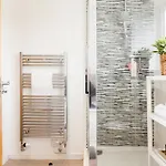 Apartman Luxury Sleeps 9 With Hot Tub & Pool Manchester