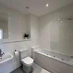 Chic Mill With Canal Views شقة