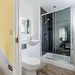 Prázdninový dům Spacious 4bd 3bt - Etihad - Coop - Pool Table - Free Parking *