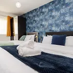 Prázdninový dům Spacious 4bd 3bt - Etihad - Coop - Pool Table - Free Parking Manchester